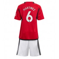 Camiseta Manchester United Lisandro Martinez #6 Primera Equipación Replica 2023-24 para niños mangas cortas (+ Pantalones cortos)